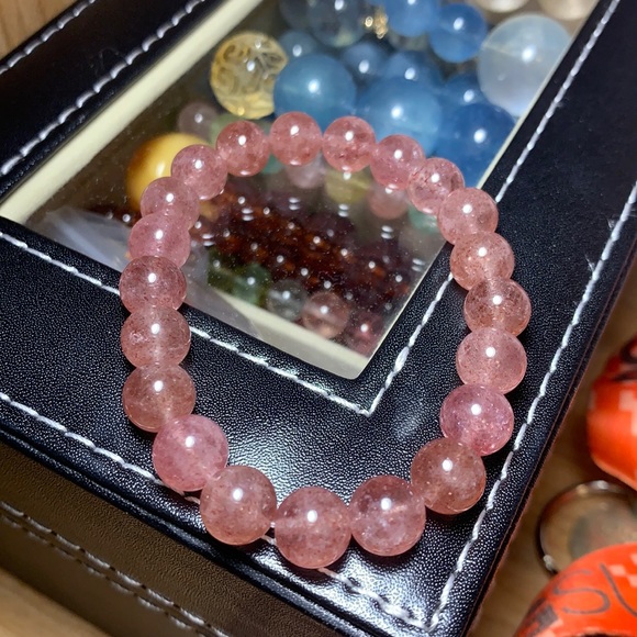 Strawberry Quartz Bracelet - Picture 1 of 3